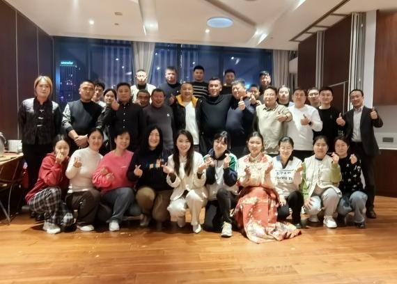 為夢(mèng)想-不止步，山東擇立集團(tuán)2025年會(huì)盛典圓滿(mǎn)落幕